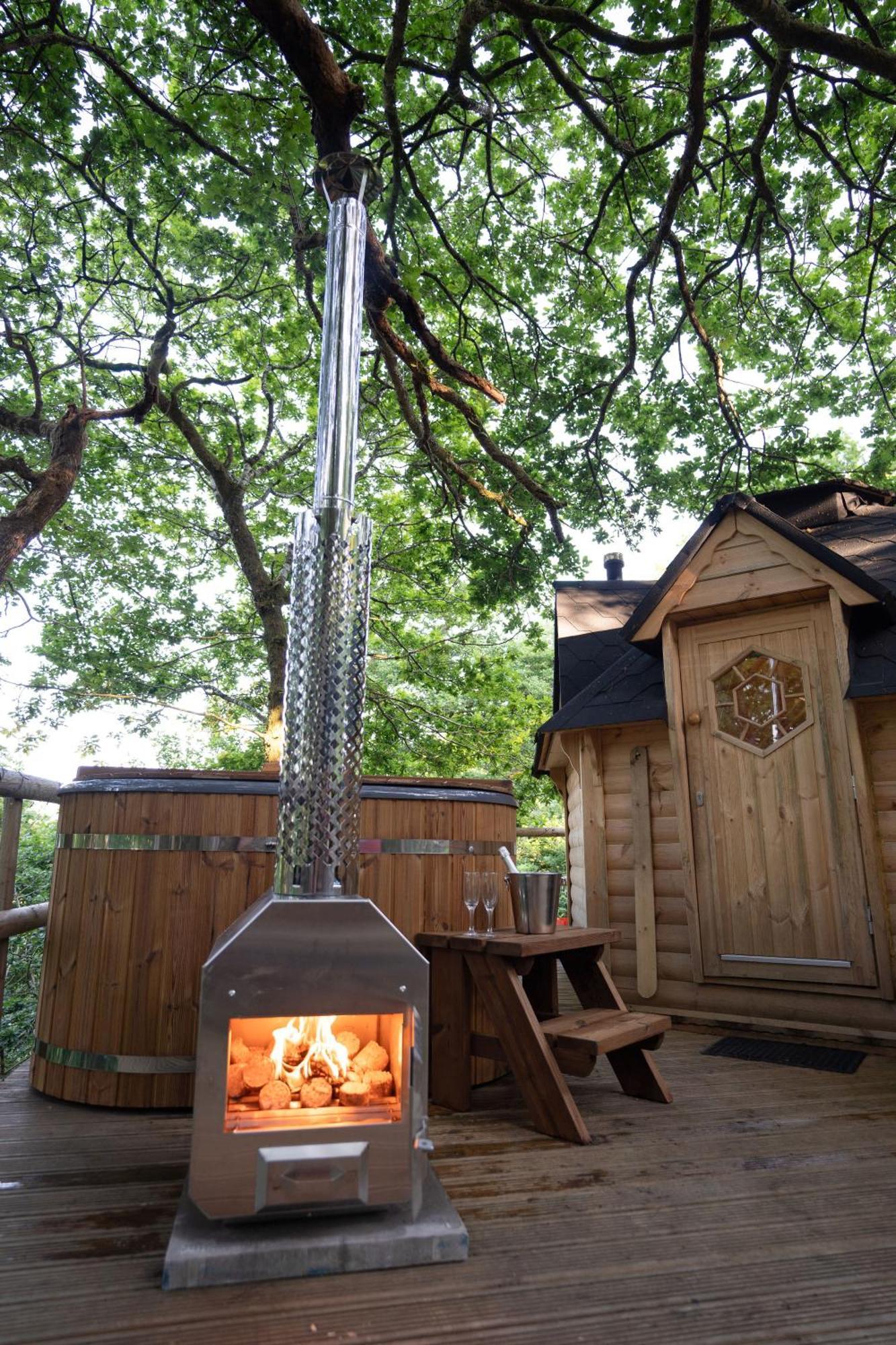 Chestnut Tree House With Hot Tub & Sauna Бармут Экстерьер фото